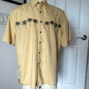 CARIBBEAN PINEAPPLE “HAWAIIAN PALM TREE” SHIRT. Size L. Yellow/brown/green. EUC.